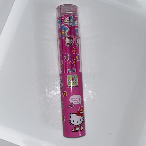 (3 for $20) HELLO KITTY 💗 Colored Pencil Set with Sharpener - Picture 3 of 4